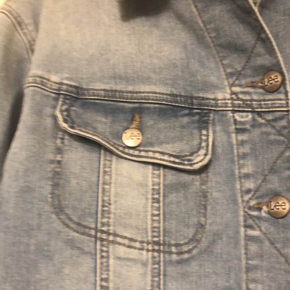 NEW Lee light wash denim jacket - Picture 5 of 10